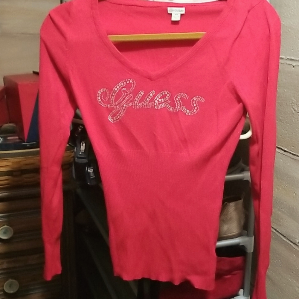 GUESS CRYSTAL LOGO  RED V NECK